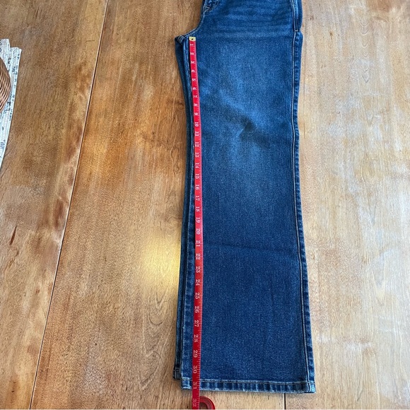 RW & Co High-Waisted Slightly Flare Leg Jeans size 30 vintage blue wash - Picture 8 of 10